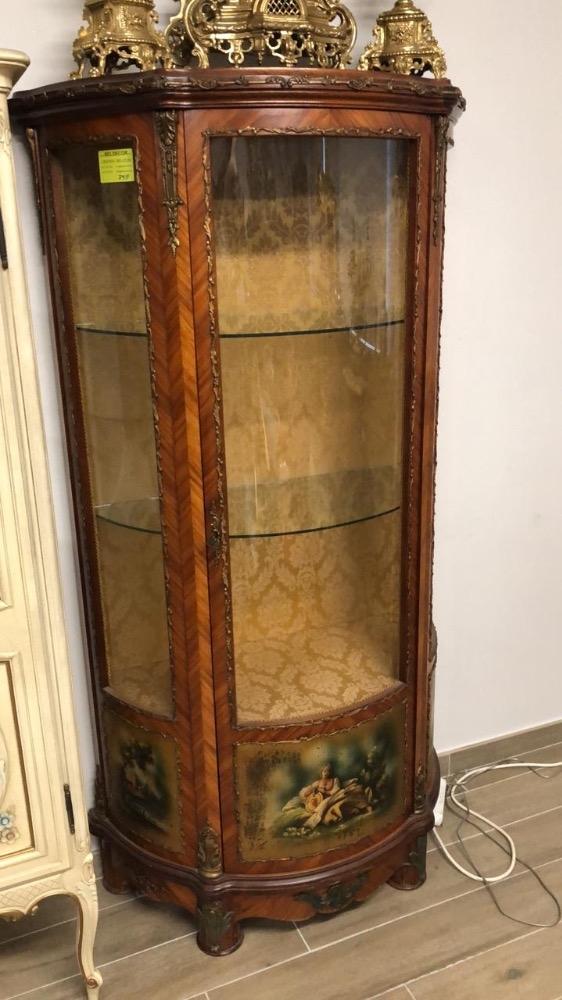 Nice rounded italy vitrine with bronse details and paintings