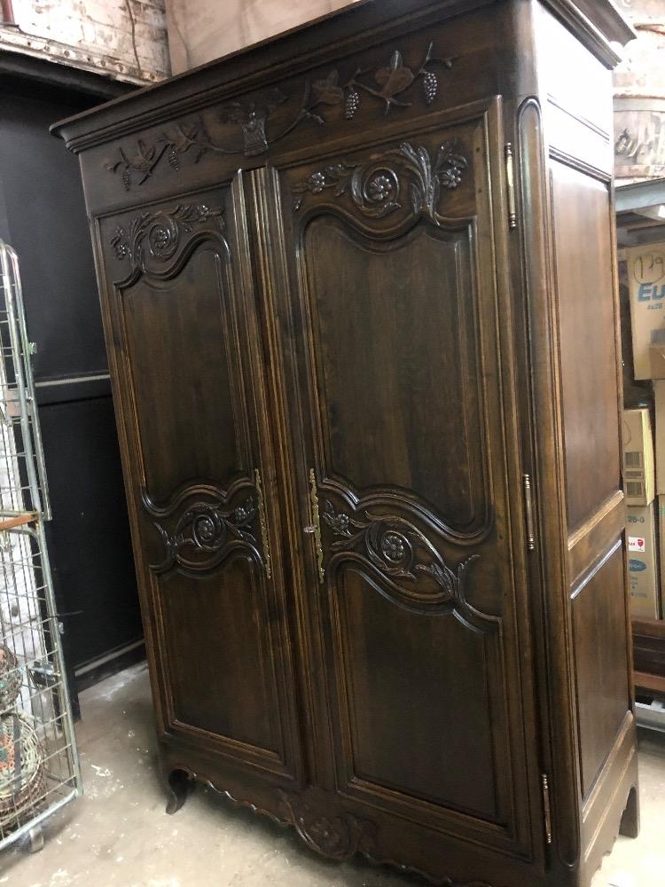 Solid massif 2 doors cabinet